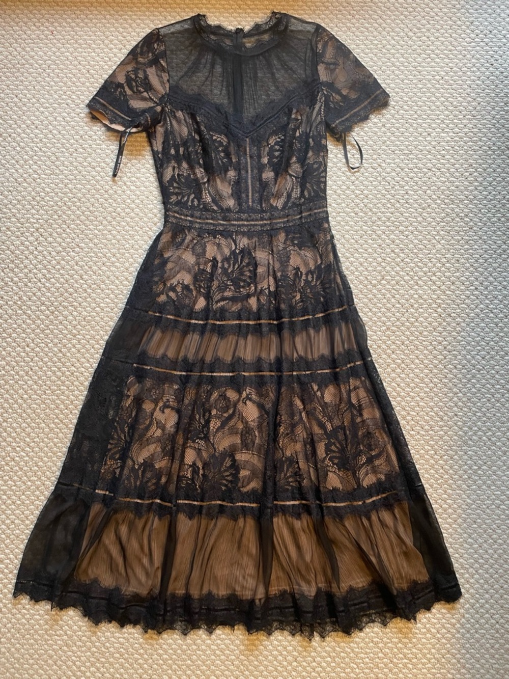 TADASHI SHOJI CAMILLA TEA-LENGTH BLACK LACE DRESS Size 6 - Picture 5 of 12